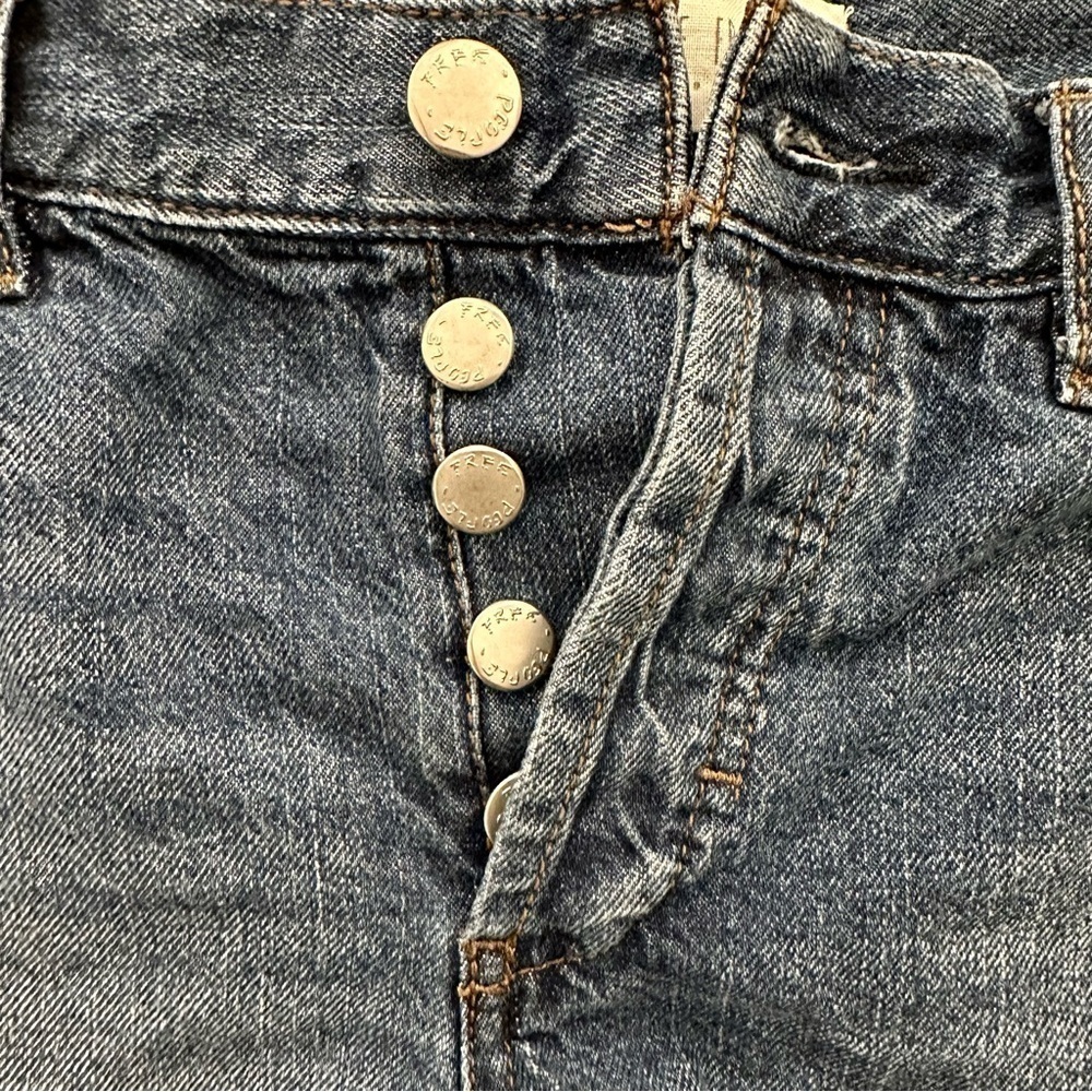 We The Free by Free People Denim Distressed Shorts Size 26 - Picture 6 of 8